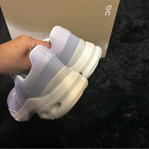 ON CLOUDPULSE purple athletic training running lace up shoes sneakers sz 8 new